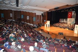 Bursa'da g&uuml;z d&ouml;nemi mezunlarının diploma sevinci