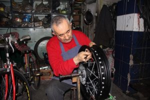 Onun lakabı 'bisiklet doktoru'