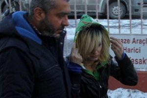 İnşaat iş&ccedil;isini demir &ccedil;ubukla d&ouml;v&uuml;p gasp ettiler
