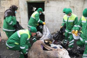 Gaziantep'te evden 4 kamyon &ccedil;&ouml;p &ccedil;ıktı