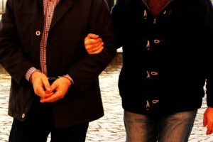 İzmir'de FET&Ouml;'den 22 polis yakalandı
