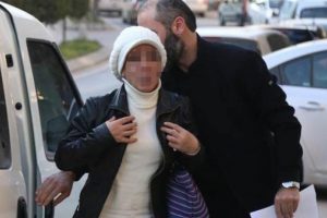 Kanlar i&ccedil;inde ka&ccedil;tı! 'Taciz etti, bı&ccedil;akladım'