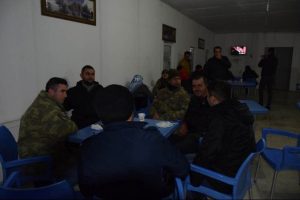 Yolda kalanların imdadına Mehmet&ccedil;ik yetişti
