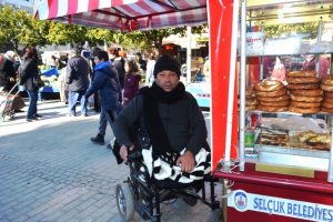 Engelli rampası olamayınca trene binemedi
