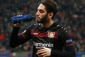 Hakan &Ccedil;alhanoğlu'nun cezasına tepki