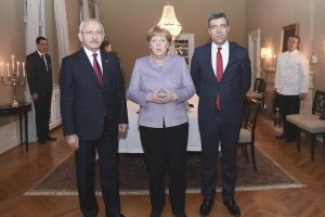 Merkel CHP lideri Kılı&ccedil;daroğlu ile g&ouml;r&uuml;şt&uuml;