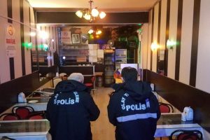 Restoranda silahlı kavga: 1 &ouml;l&uuml;