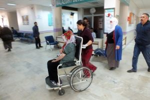 Hamile kadın 24 saatlik &ccedil;alışmayla kurtuldu