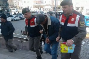 Bursa'da otostop &ccedil;ekip bindiği ara&ccedil;ta gasp edildi