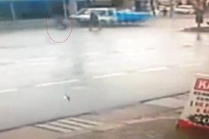 Mersin'de 'Geliyorum' diyen kaza g&uuml;venlik kamerasında