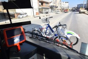 İzmir'de bisikletle otob&uuml;s yolculuğu başladı