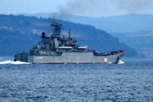 Rus savaş gemisi &Ccedil;anakkale Boğazı'ndan ge&ccedil;ti