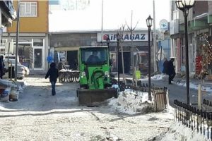 Karla m&uuml;cadele &ccedil;alışmaları s&uuml;r&uuml;yor