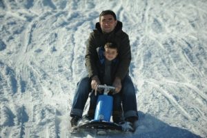 Bursa Uludağ'da tatilcilerin kızak keyfi