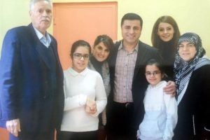 HDP, Demirtaş'ın cezaevi fotoğrafını paylaştı