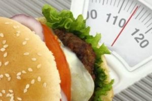 Zayıflamak i&ccedil;in yemek yiyin!