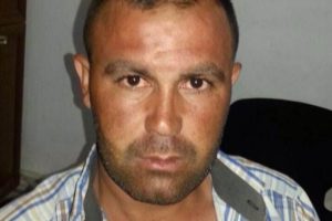Kayınvalidesi ve baldızını &ouml;ld&uuml;rd&uuml;, muhtara kıyamadı