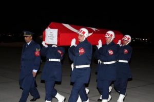 Komando &ccedil;avuş Mesut Yaşar t&ouml;renle memleketine uğurlandı