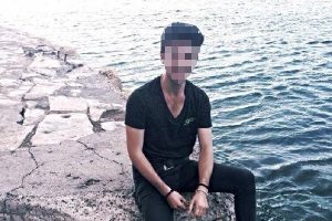 Antalya'da ağabeyin omzundaki t&uuml;fek ateş aldı, kardeşi &ouml;ld&uuml;