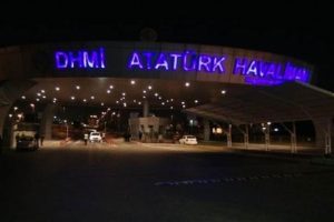 Atat&uuml;rk Havalimanı girişinde ş&uuml;pheli minib&uuml;s paniği