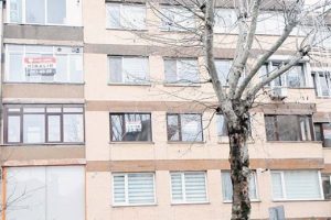 G&uuml;lben Ergen'in dairesine kiralık tabelası!