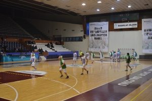 Bursaspor'un eski başkan, y&ouml;neticileri ve futbolcuları birarada