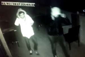 B&ouml;rek&ccedil;iyi soyan hırsızlar kamerada