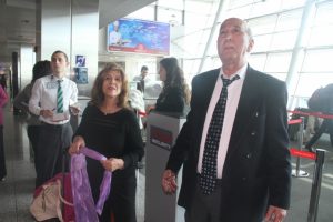 Yasaklı &uuml;lkelerin yolcuları ABD'ye alınmaya başlandı