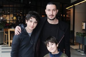 Necati Ateş boş g&uuml;n&uuml;n&uuml; &ccedil;ocuklarına ayırdı