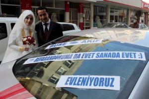 'Evet' kampanyası gelin arabasına da yansıdı