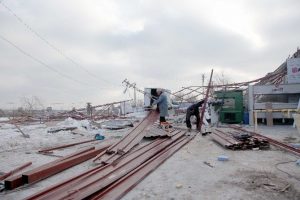 Şiddetli fırtına &ccedil;atıyı u&ccedil;urdu