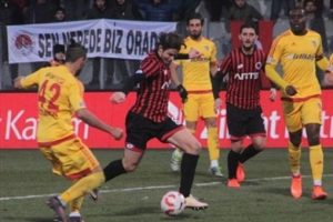 Ankara'da 5 gol: Kayserispor &ccedil;eyrek finalde