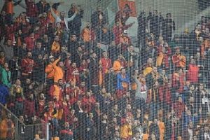 Galatasaray taraftarı ayaklandı