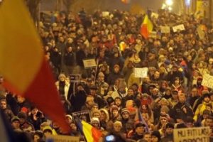 Romanya'da h&uuml;k&uuml;metten geri adım