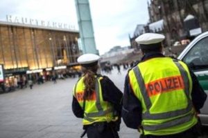 Alman polisinden tepki &ccedil;eken karnaval maili