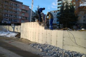 Gerginliğe yol a&ccedil;an duvar yıkılacak