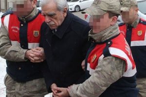 Ahmet T&uuml;rk o fotoğrafı anlattı