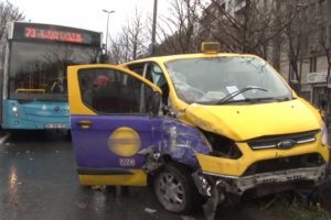 İstanbul Unkapanı'nda kaza: B&ouml;lgede trafik durdu