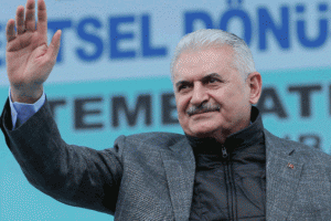Başbakan Yıldırım, otob&uuml;s şof&ouml;r&uuml;n&uuml;n evine misafir oldu