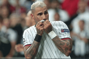 Quaresma, formasını Fenerbah&ccedil;e trib&uuml;nlerine g&ouml;sterdi