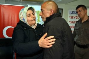 Ailesini tanımadı, 9 yıllık hasret yarım kaldı