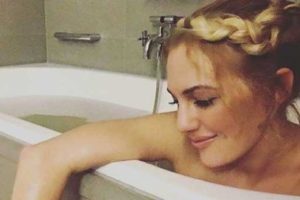 Meryem Uzerli tablo gibi!