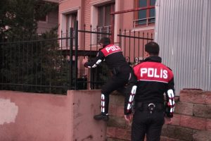 Polis okul &ccedil;evresinde kuş u&ccedil;urtmadı