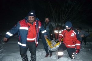 Bing&ouml;l'de hastayı 8 saatlik &ccedil;alışmayla kurtardılar!