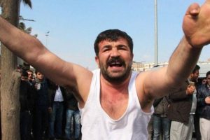 İntihara kalkışan seyyar satıcı ila&ccedil;lı suyla bayıltıldı