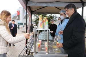 &Uuml;niversite &ouml;ğrencilerine 'hoşgeldiniz' ikramı