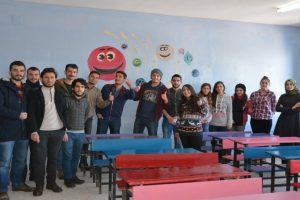 &Uuml;niversiteli gen&ccedil;ler &ouml;ğrencilerin hayalini ger&ccedil;ekleştirdi
