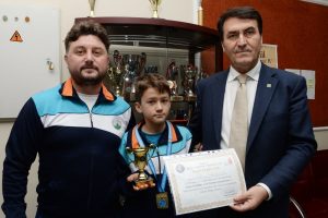 Bursa'da T&uuml;rkiye şampiyonu engelli tenis&ccedil;iye &ouml;d&uuml;l
