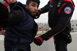 Polisi g&ouml;r&uuml;nce ka&ccedil;an PKK'lı yakalandı