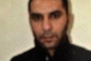 Hastaneye g&ouml;t&uuml;r&uuml;len tutuklu firar etti